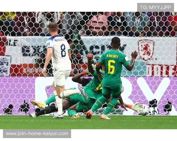 凯恩停球刺入禁区制造巨大混乱,热刺前场势头再起 凯恩停球刺入禁区制造巨大混乱,热刺前场势头再起